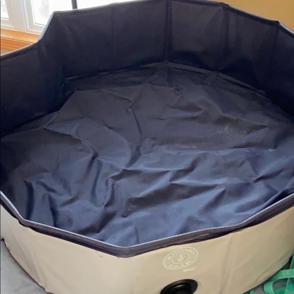 Small dog pool like new - Picture 1 of 7